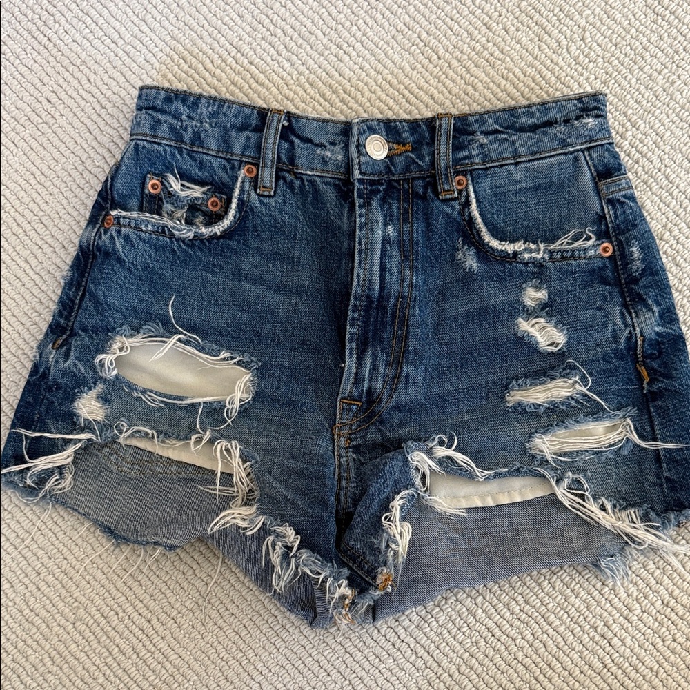 Zara The HW Short Distressed Denim Hi Rise